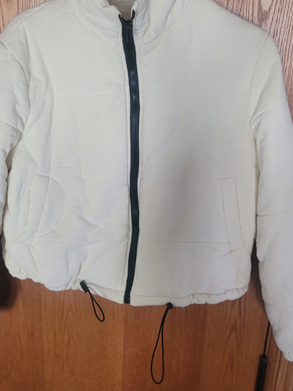 SHEIN Cream Cropped Puffer Jacket with Black Zip